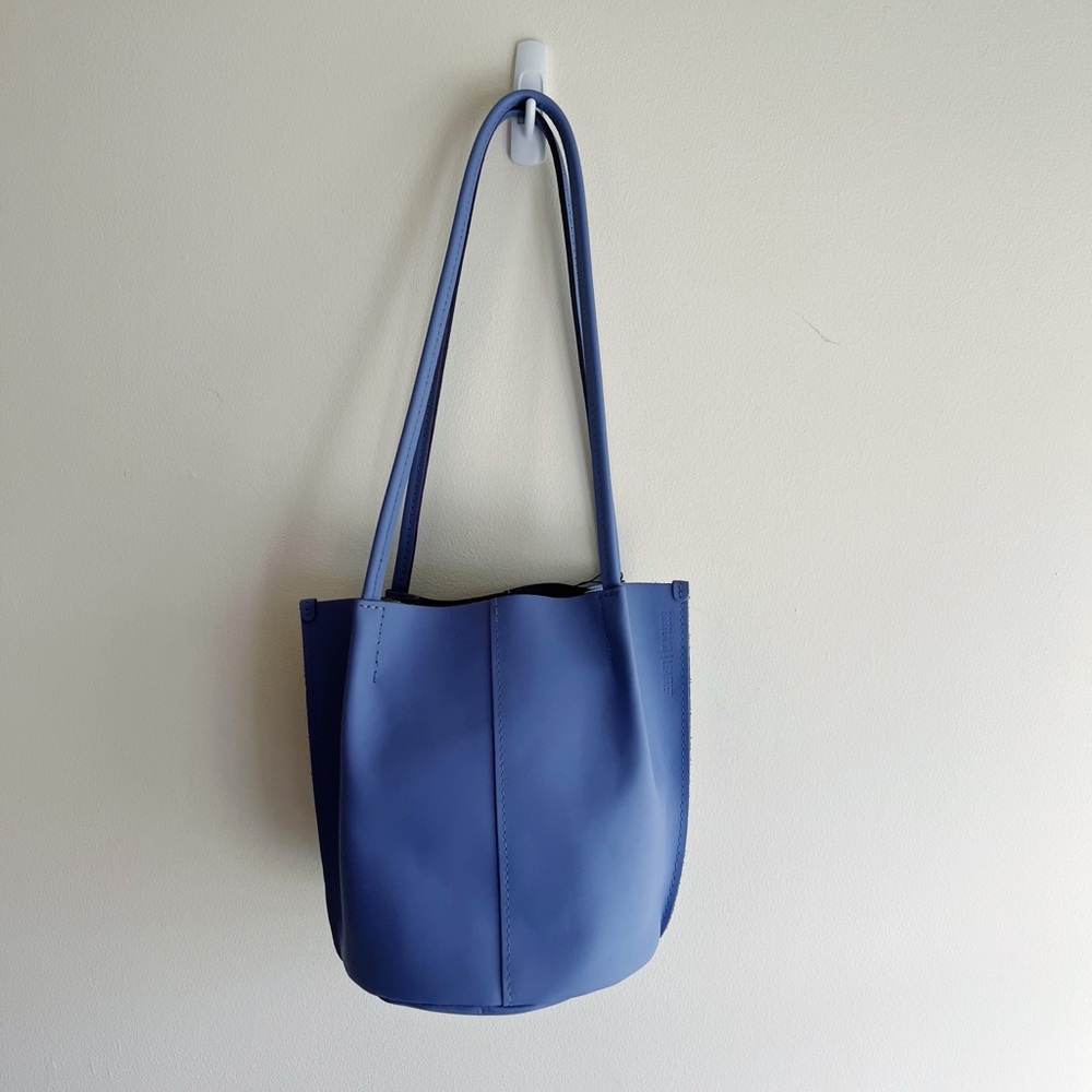 NWT Portland Leather Devan Bucket Tote Classic